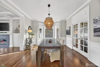 Inviting Dining Room perfect for Entertaining