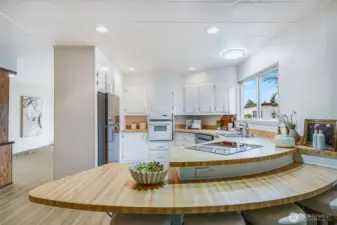 The unique design allows ample work spaces and it feels so spacious.