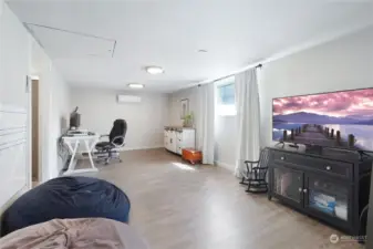 Bonus Room (Former Garage) with heat pump