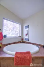 Soaking tub