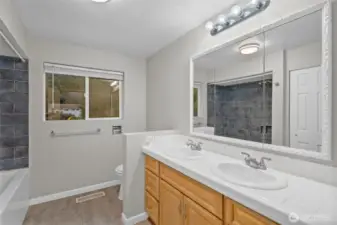 Main floor full bathroom