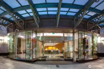 24/7 concierge with package delivery to your door