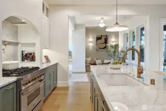 Plenty of room for multiple cook