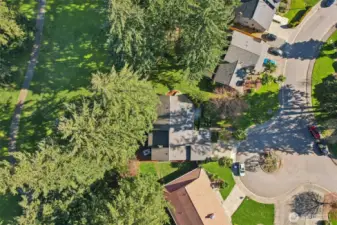 Highly sought after cul-de-sac location in Twin Lakes!