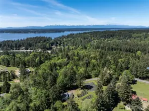 Minutes to waterfront and Gig Harbor shopping