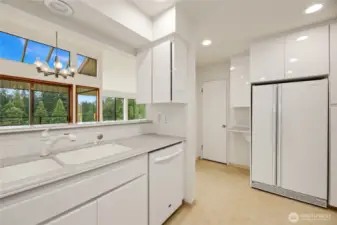 Eating bar open to dining area  Pantry / pocket door to great room