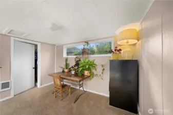 Flex space- office, playroom, formal dining?