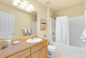 Upper Full Bath