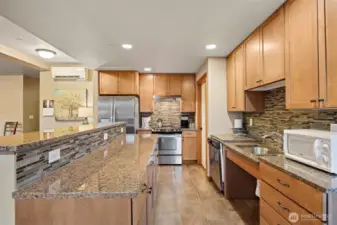 Enjoy the high quality kitchen in the common area, with granite counters, tile backsplash & stainless appliances.