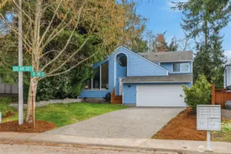 Extra-long driveway with ample parking!