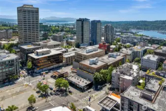 Lovely University District and walking distance to University of Washington campus!