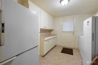 Large laundry / storage room