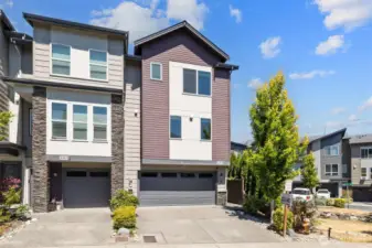 End unit with 2 car garage