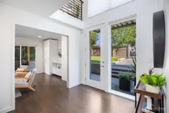 Bright lower floor, flex space can also be used as a bedroom.