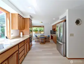 Eating area on the built-in Overhang Bar
