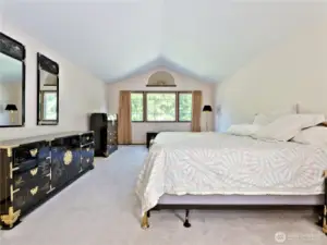 Huge Primary suite with huge window to feel the natural expressions.