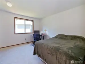 4th bedroom and could convert to be a computer room or hobby room.
