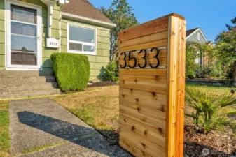 Solar illuminated address marker