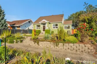Beutiful gardens with retaining wall