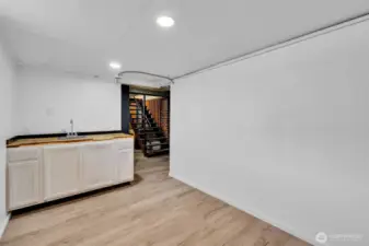 Bonus room with bar/Sink