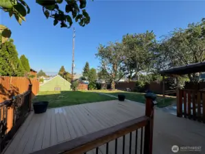 composition entertainment deck