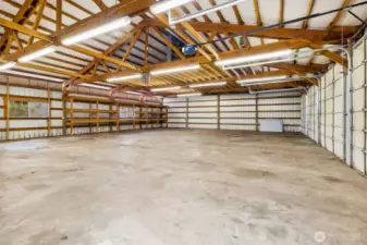 Large 60' x 48' shop- previously used for auto mechanic shop space.