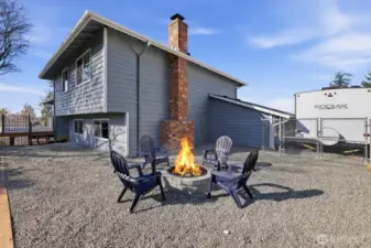 Firepit and RV Parking!