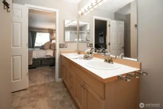 Primary bath with 2 sinks