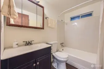 Upgraded Full Bathroom