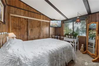 Guest bedroom