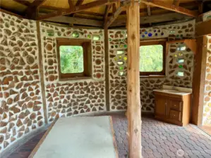 Upper roundhouse