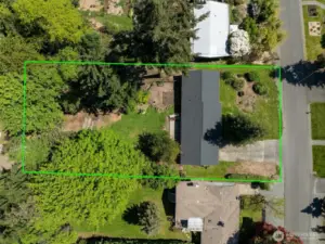 The Green lines are approximate property boundaries.