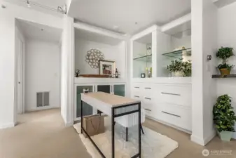 Work meets inspiration—this office nook features built-ins and scenic views, making productivity a pleasure.