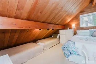 Side cubbies for extra beds