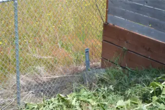 NE corner marker