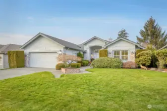 Manicured lawns are part of the Teal Lake Association dues so that all have prestigious lawns year round.