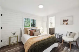 Guest bedroom w/bathroom