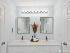 Simple and fresh bathroom space