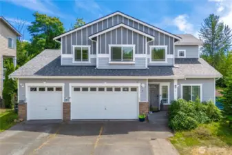 Welcome Home! New roof installed June 2025, large yard backing to green space, three car garage. Close proximity to light rail, shopping, schools and freeways.