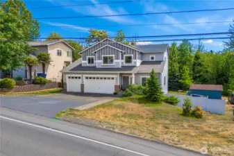 Welcome Home! New roof installed June 2025, large yard backing to green space, three car garage. Close proximity to light rail, shopping, schools and freeways.