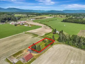 Approx lot lines.  The barn is not part of the sale.