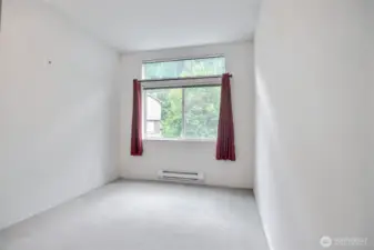 Second bedroom.