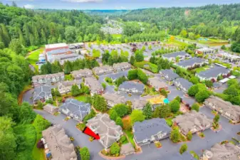 Quiet and peaceful condo in the back of the complex overlooks greenbelt.