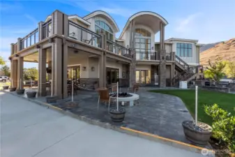 When you walk from your boat, this is the stunning site that greets you.  Come on inside and enjoy yourself!