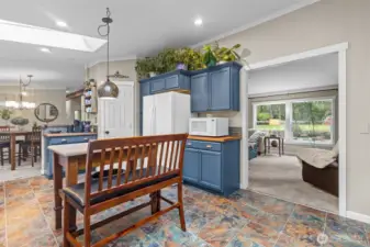 Large open kitchen circles into BOTH living spaces
