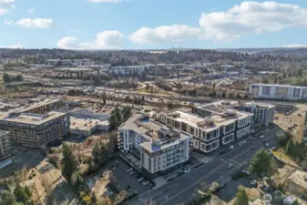 A commuter’s sanctuary offering strategic access to I-405, perfectly positioning you minutes from the tech hubs of Bellevue, Kirkland, and Seattle