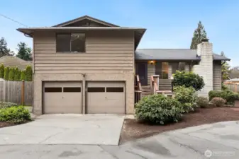 One owner home on Kent's Scenic Hill.