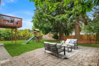 Such a gorgeous back yard!