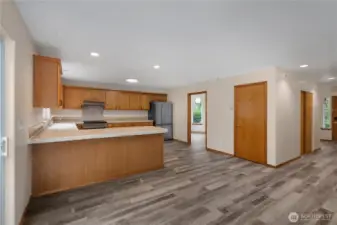 The counter offers room for 3 to 4 stools.