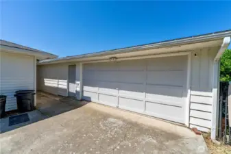 1/2 garages: 1340 total sqft of garage/shop space